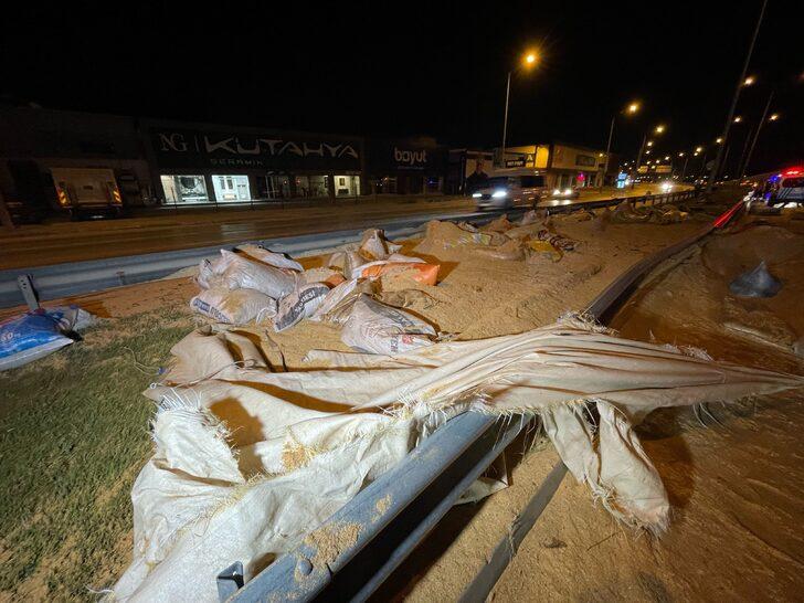 Bursa'da talaş yüklü kamyonetin devrildiği kazada 2 kişi yaralandı G3