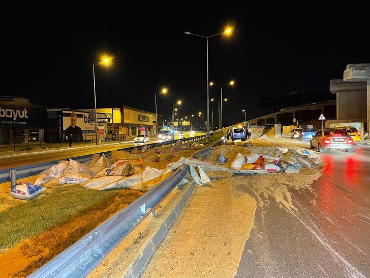 Bursa'da talaş yüklü kamyonetin devrildiği kazada 2 kişi yaralandı G4