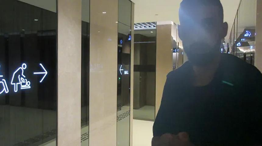 İstanbul'daki ünlü AVM'nin kadınlar tuvaletinde iğrenç olay! Yabancı uyruklu kişi yakalandığında....