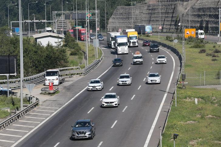 Otoyolda Kurban Bayramı yoğunluğu sürdü G1