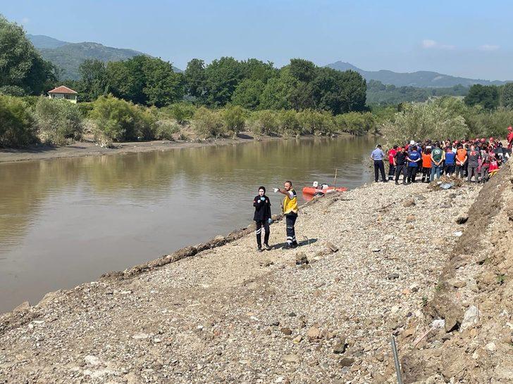 GÜNCELLEME - Düzce'de sele kapılan kepçe operatörünün cenazesi bulundu G2