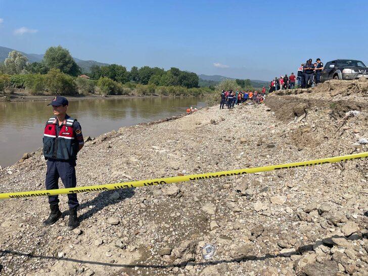 GÜNCELLEME - Düzce'de sele kapılan kepçe operatörünün cenazesi bulundu G4