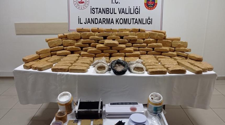 İstanbul'da düzenlenen operasyonda 120 kilogram eroin ele geçirildi