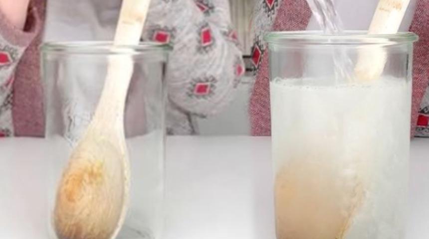 Tahta kaşıkların i&ccedil;erisinden &ccedil;ıkanlar şok etti: Temizlendiğini sanıyorsunuz ama...