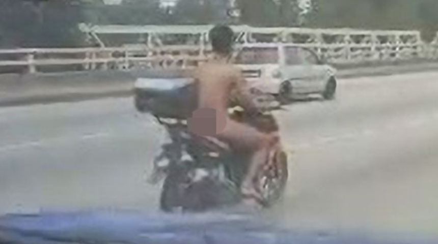 Ülkede infial yaratan görüntü! Karısını ve oğlunu satırla öldürdükten sonra çırılçıplak motosiklete binip kaçtı