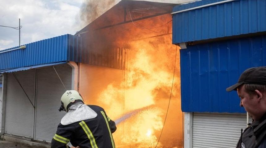 Ukrayna savaşı: Rus g&uuml;&ccedil;lerinin Slovyansk'a saldırısında pazar yeri vuruldu