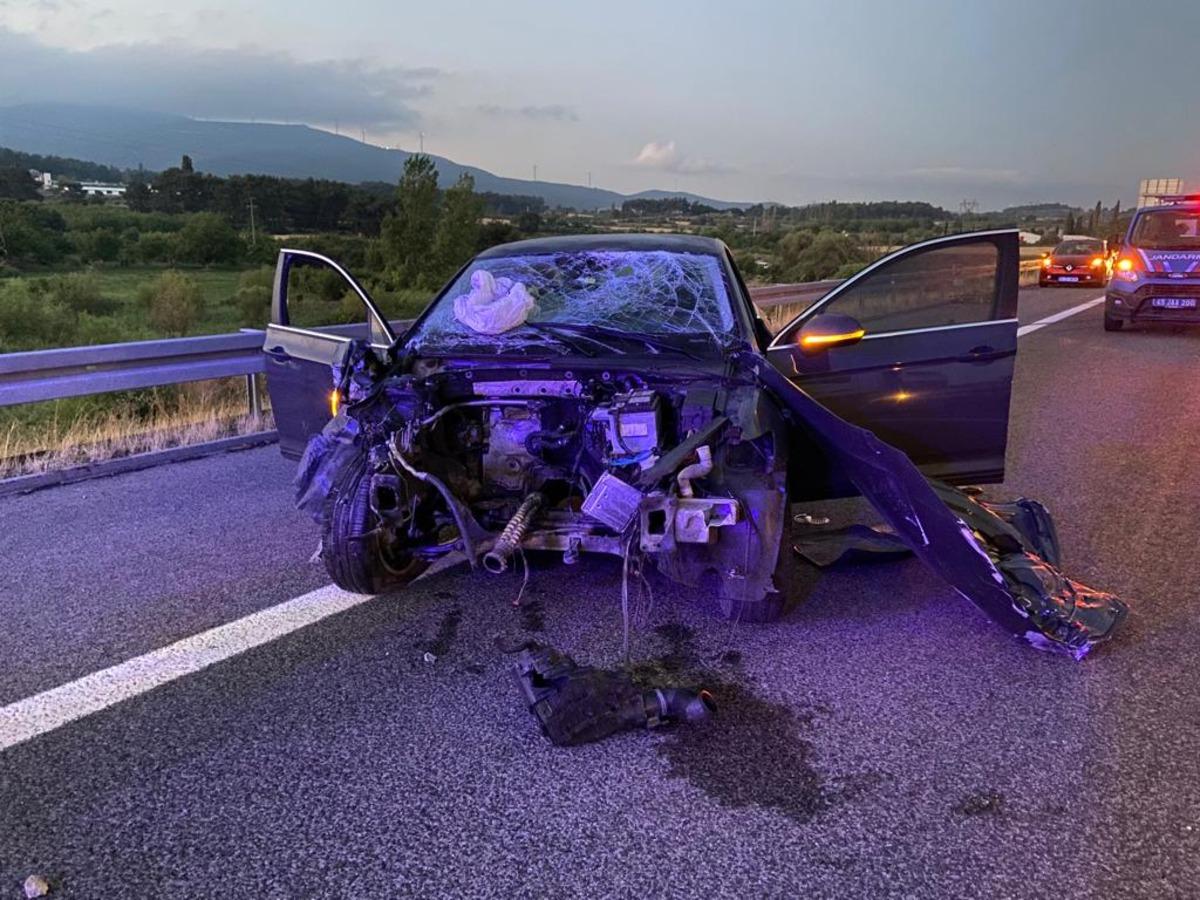 Manisa'da iki otomobilin &ccedil;arpıştığı kazada 2 kardeş &ouml;ld&uuml;