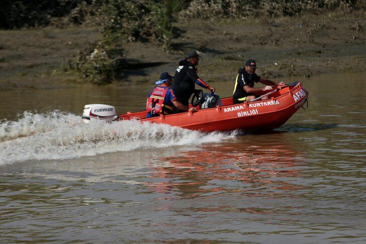 Düzce'de sele kapılan kepçe operatörünü arama çalışmaları sürdü G4