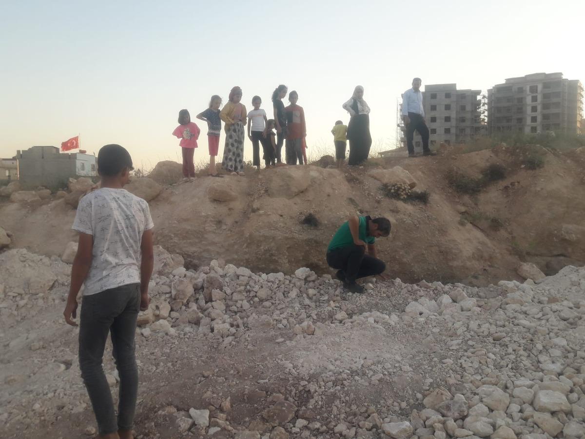 Gaziantep'te inşaat atığının altındaki k&ouml;pek yavruları kurtarıldı