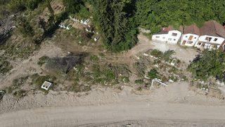 Selde köy camisinin yıkılması ve suyun mezarlığa zarar verme anı kamerada