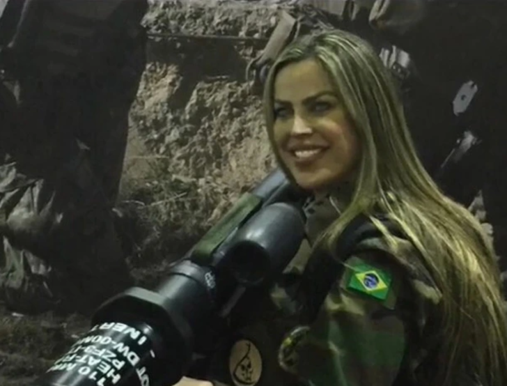 Ukrayna ordusuna katılan Brezilyalı model Thalita do Valla, Rus füzelerinin saldırısında hayatını kaybetti G1