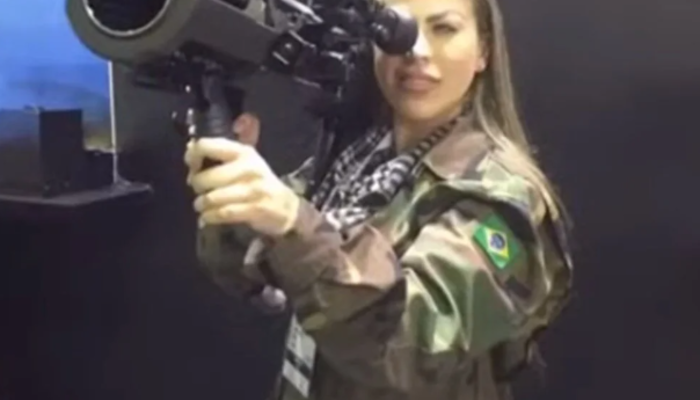 Ukrayna ordusuna katılan Brezilyalı model Thalita do Valla, Rus füzelerinin saldırısında hayatını kaybetti