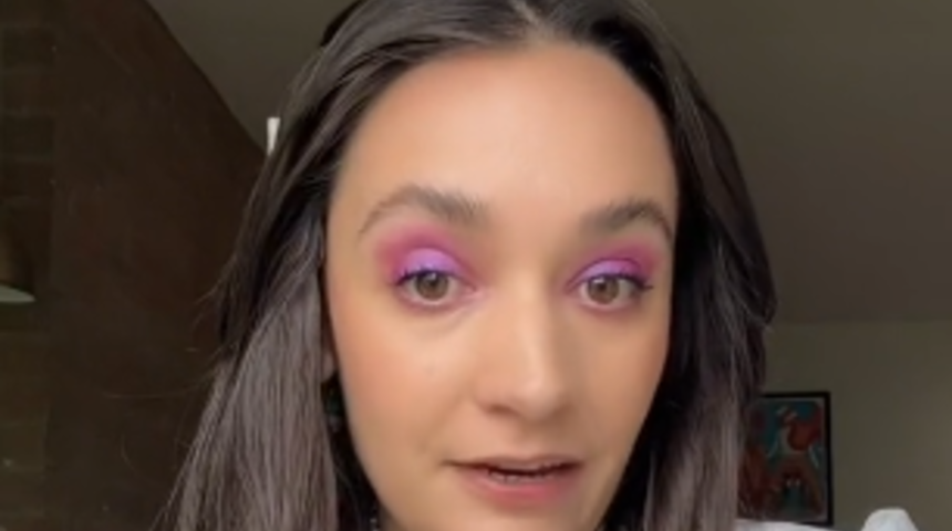 Vajinal akıntıyla kendisine özel parfüm yaptı! Sosyal medyayı salladı: Erkekleri çekeceksiniz