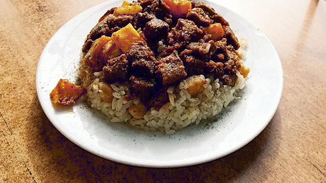 Bu tarifi kaçırmayın! Bayrama yakışacak kavurmalı pilav tarifi