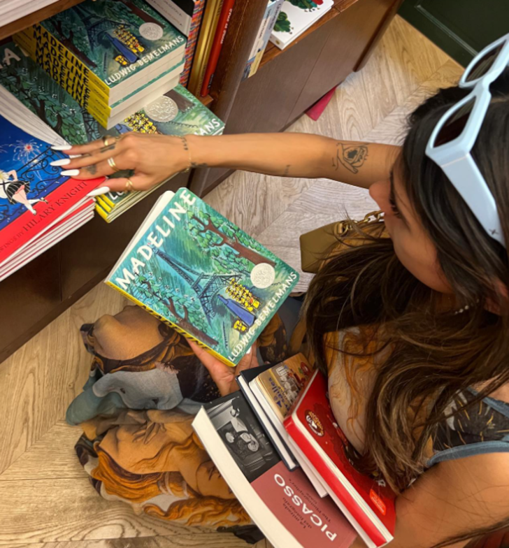 Eski yetişkin film yıldızı Mia Khalifa, kitap alışverişini paylaştı! Eleştirilere meydan okudu:Sadece onlar için bavul satın aldım G3