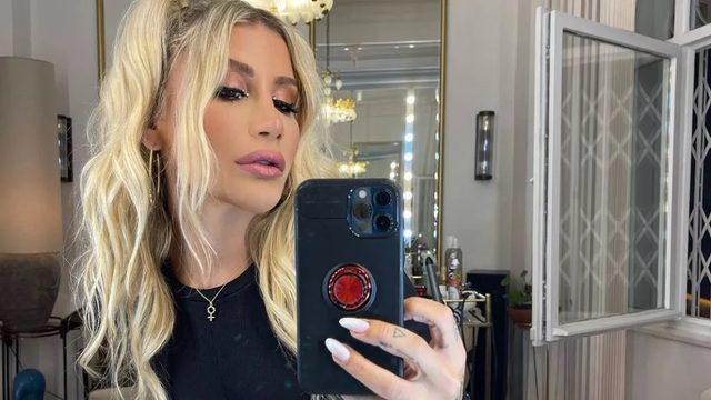 İrem Derici ti’ye aldı: “Telgrafla flörtleşmeye başlayacaktık”