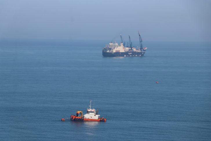 Derin denizde boru indirme işlemi yapacak gemi Zonguldak açıklarında G3