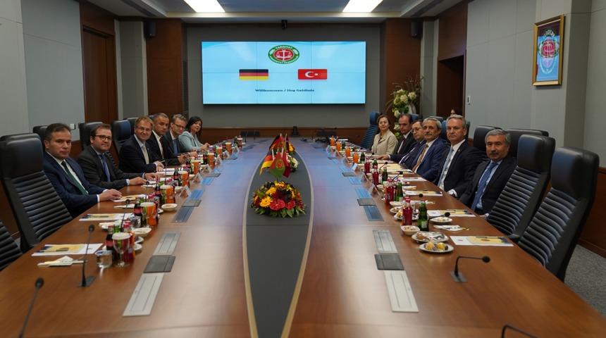 Yargıtay Başsavcısı Şahin, Almanya Federal Başsavcısı ve beraberindeki heyetle g&ouml;r&uuml;şt&uuml;
