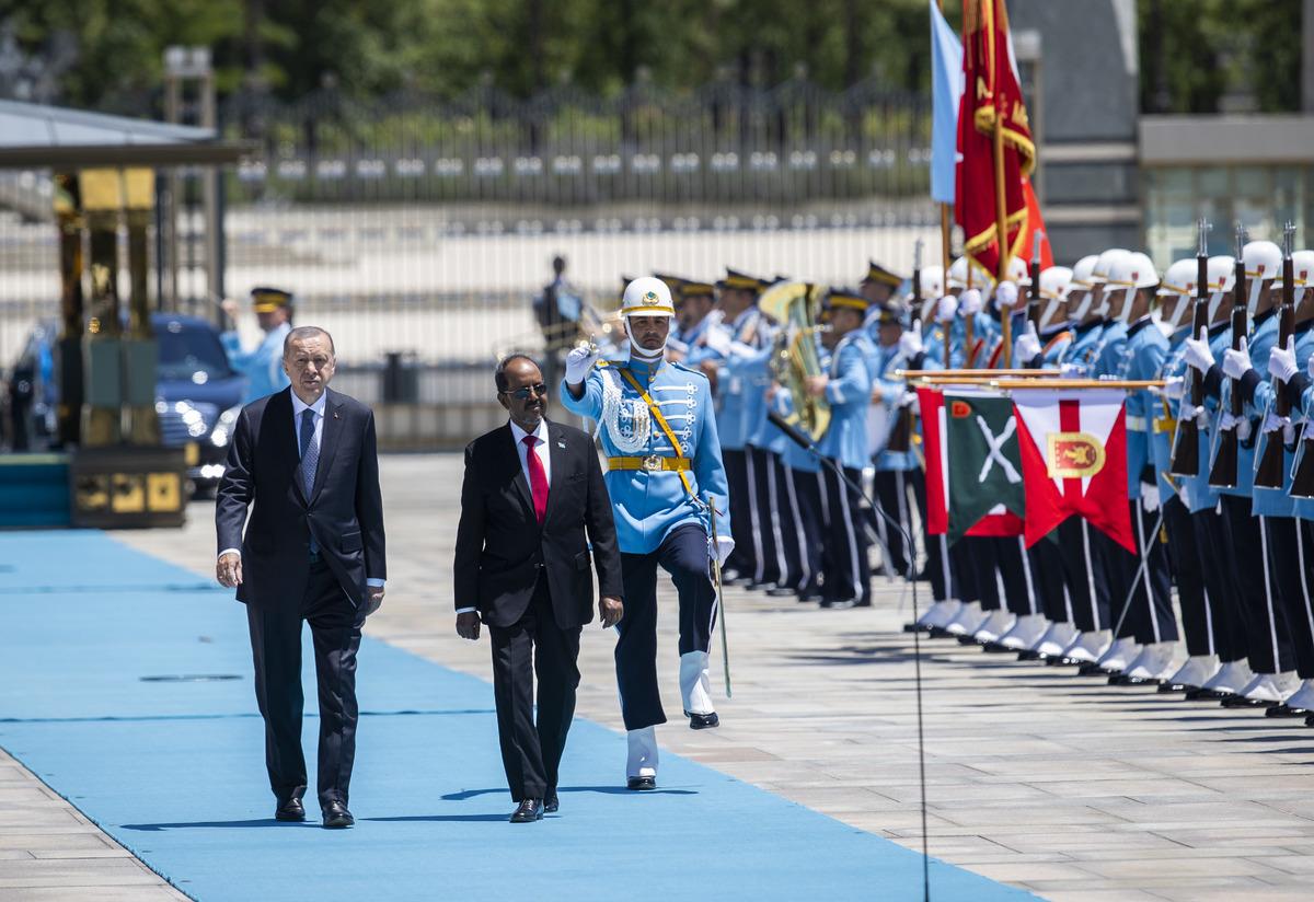 Cumhurbaşkanı Erdoğan, Somali Cumhurbaşkanı Mahmud'u resmi t&ouml;renle karşıladı