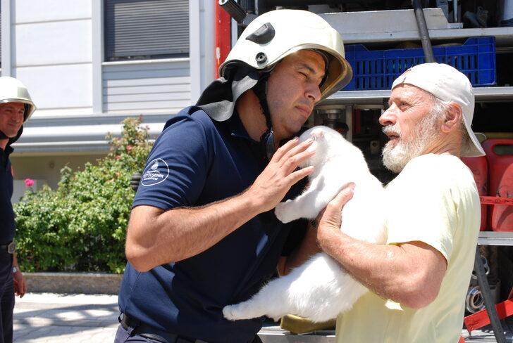 Maltepe'de 4 katlı binada çıkan yangın söndürüldü G2