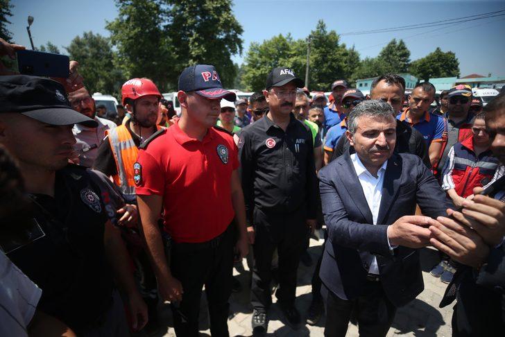 GÜNCELLEME 2 - Düzce'de sele kapılan kepçe operatörünün cenazesi bulundu G5