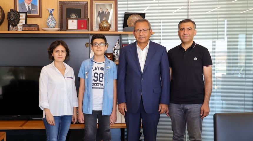 Özel Kipaş Ortaokulu, LGS'de tam puan alan öğrencisini ödüllendirildi