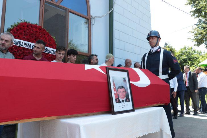 Trafik kazasında hayatını kaybeden Uzman Çavuş Samet Kula'nın cenazesi Sakarya'da toprağa verildi G3