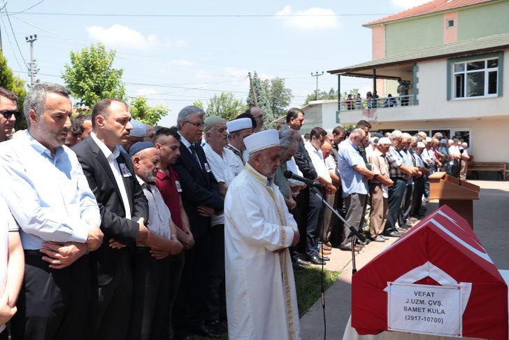 Trafik kazasında hayatını kaybeden Uzman Çavuş Samet Kula'nın cenazesi Sakarya'da toprağa verildi G4