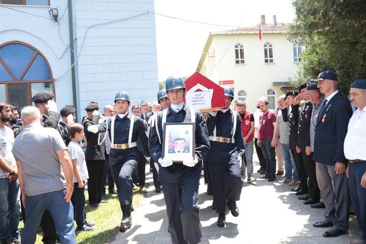 Trafik kazasında hayatını kaybeden Uzman Çavuş Samet Kula'nın cenazesi Sakarya'da toprağa verildi G5