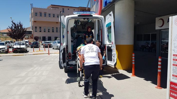 Erzincan'da iki otomobilin karıştığı trafik kazasında 5 kişi yaralandı G2