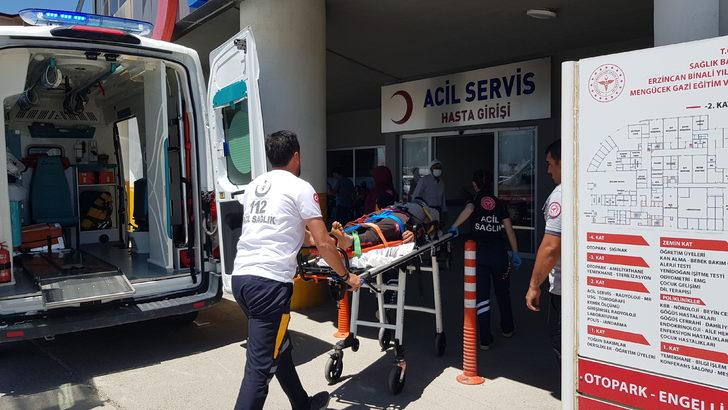 Erzincan'da iki otomobilin karıştığı trafik kazasında 5 kişi yaralandı G3