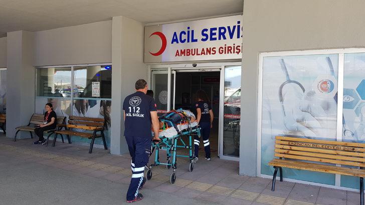 Erzincan'da iki otomobilin karıştığı trafik kazasında 5 kişi yaralandı G4