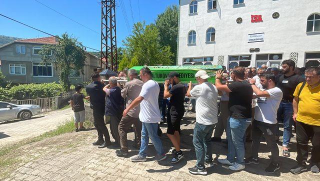 Zonguldak'ta evinde ölü bulunan yaşlı adam toprağa verildi