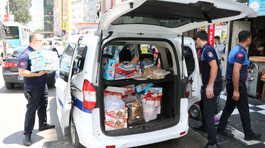 Şanlıurfa'da son kullanma tarihi geçmiş çikolata, şeker ve hurmalar imha edildi