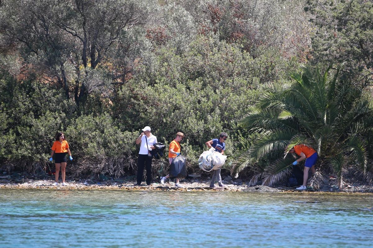 Bodrum'da kıyı ve dip temizliği