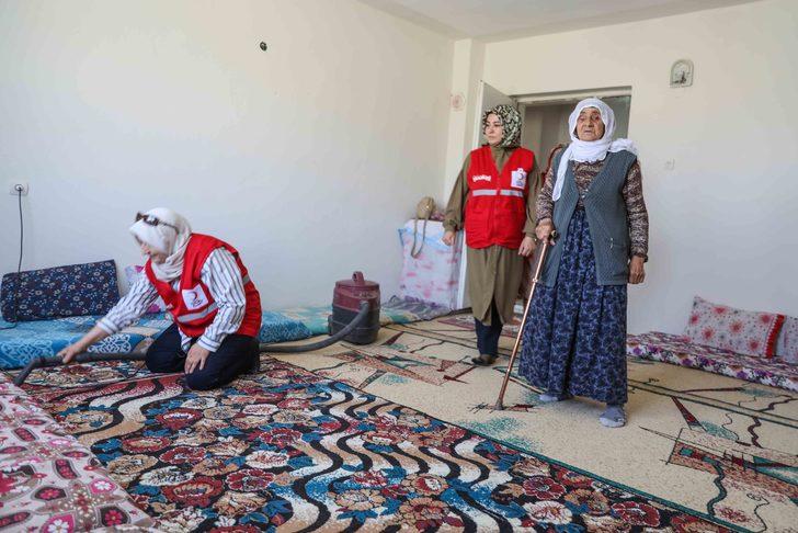 Kızılayın "Kardeş Aile Projesi", yaşlı ve kimsesizlerin yüzünü güldürüyor G3