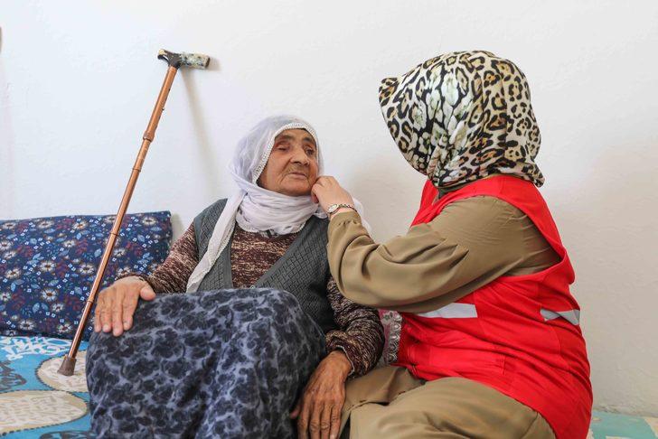 Kızılayın "Kardeş Aile Projesi", yaşlı ve kimsesizlerin yüzünü güldürüyor G4