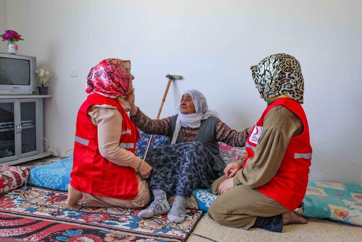 Kızılayın "Kardeş Aile Projesi", yaşlı ve kimsesizlerin yüzünü güldürüyor G5