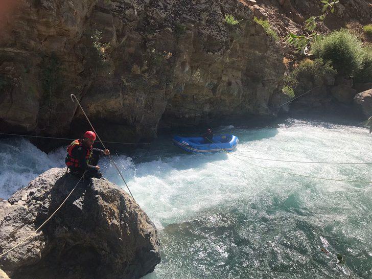 Müküs Çayı'nda kaybolan hemşire rafting botlarıyla aranıyor G3