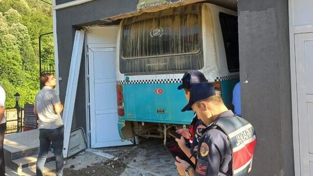 Faciaya ramak kala... Bir anda evin salonuna girdi!