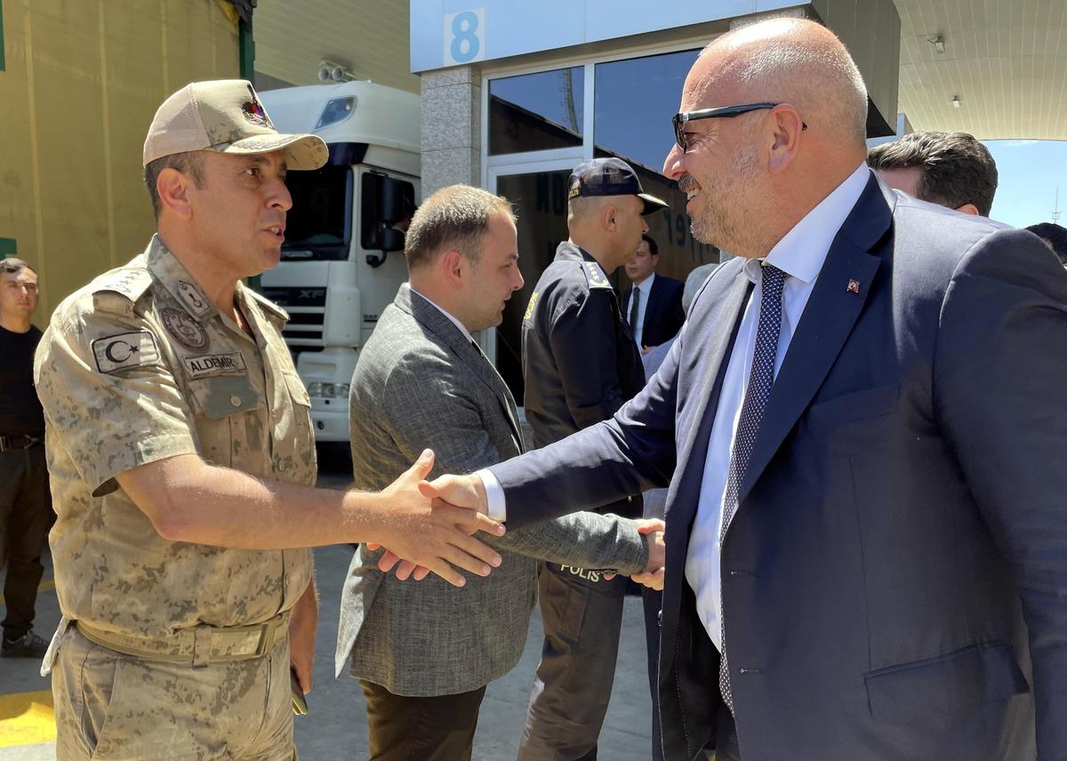 Ticaret Bakan Yardımcısı Turagay, &Ccedil;ıldır-Aktaş G&uuml;mr&uuml;k Kapısı'nda incelemede bulundu: