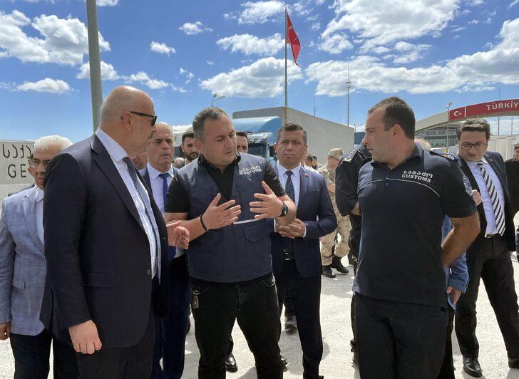 Ticaret Bakan Yardımcısı Turagay, Çıldır-Aktaş Gümrük Kapısı'nda incelemede bulundu: G3