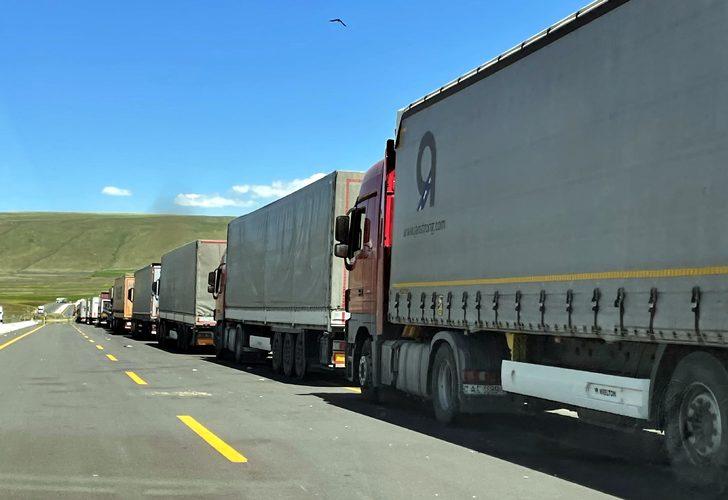 Ticaret Bakan Yardımcısı Turagay, Çıldır-Aktaş Gümrük Kapısı'nda incelemede bulundu: G5