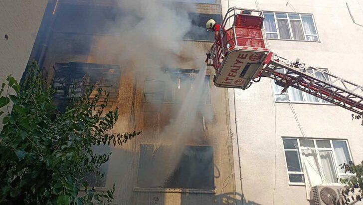Mersin'de iş merkezinde çıkan yangın söndürüldü G1