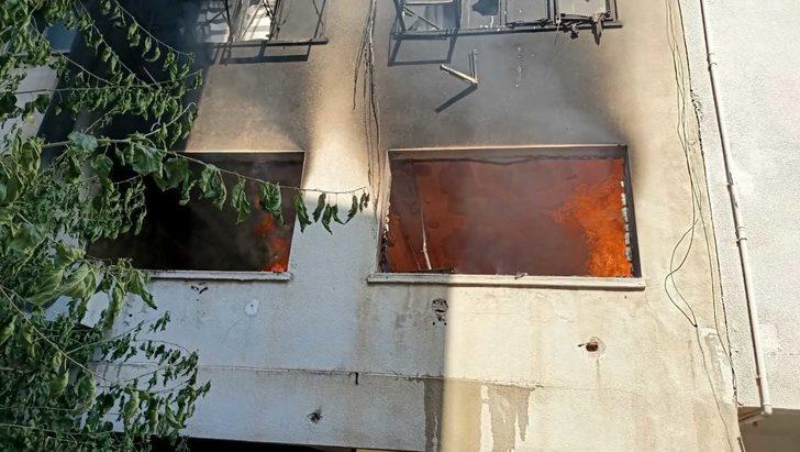 Mersin'de iş merkezinde çıkan yangın söndürüldü G2