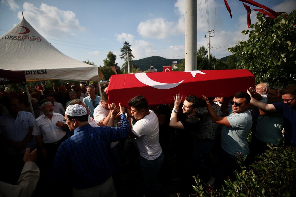 D&uuml;zce'de sele kapılan kep&ccedil;e operat&ouml;r&uuml;n&uuml;n cenazesi toprağa verildi