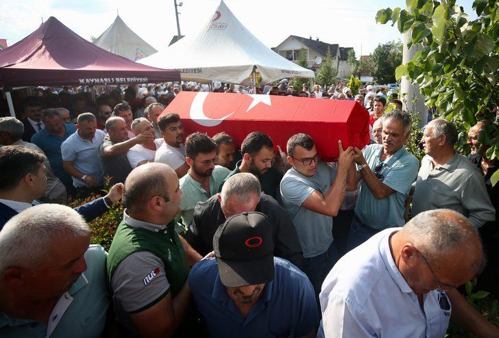 Düzce'de sele kapılan kepçe operatörünün cenazesi toprağa verildi G5