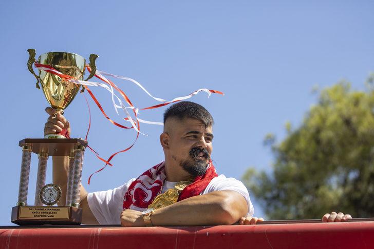 Kırkpınar Başpehlivanı Cengizhan Şimşek'e memleketi Antalya'da coşkulu karşılama G2