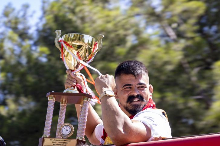 Kırkpınar Başpehlivanı Cengizhan Şimşek'e memleketi Antalya'da coşkulu karşılama G4