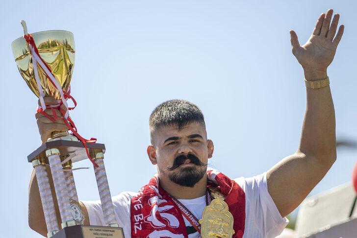 Kırkpınar Başpehlivanı Cengizhan Şimşek'e memleketi Antalya'da coşkulu karşılama G5